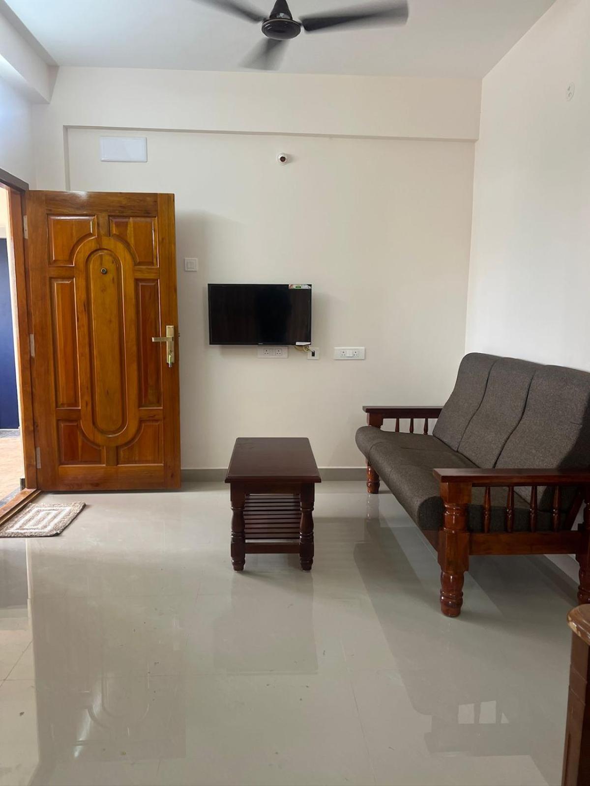 Aishwaryam Service Apartment Chennai Ngoại thất bức ảnh