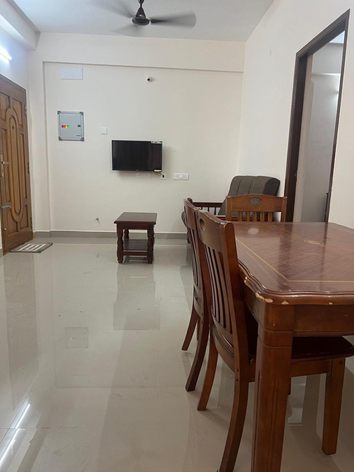 Aishwaryam Service Apartment Chennai Ngoại thất bức ảnh